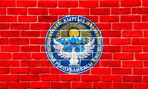 Bandeira e brasão de armas da República do Quirguistão em um fundo texturizado Colagem conceitual