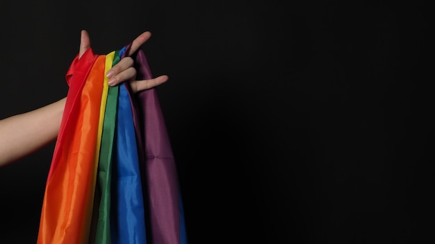 Bandeira LGBTQ ou lésbica Gay Bi sexsual Transgênero Queer ou bandeira do arco-íris de orgulho homossexual.