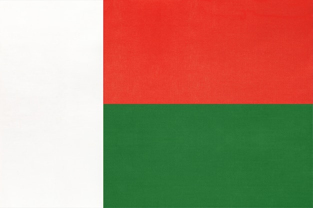 Bandeira nacional de tecido de Madagascar.