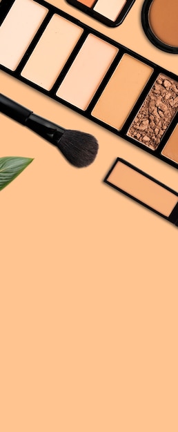 Foto bandeira panorâmica com maquiagem e produtos cosméticos