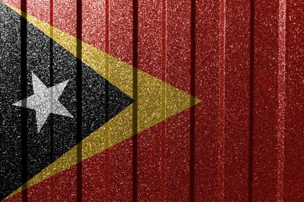 Bandeira texturizada de Timor Leste na parede de metal Fundo geométrico abstrato natural colorido com linhas