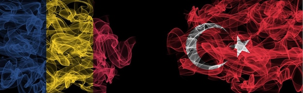Bandeiras da Romênia e Turquia Romênia vs Turquia Bandeiras de fumaça