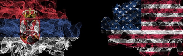 Bandeiras da Sérvia e EUA Sérvia vs EUA Smoke Flags