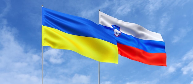 Bandeiras da Ucrânia e da Eslovénia em mastros no centro Bandeiras no fundo do céu Lugar para texto ucraniano Ljubljana ilustração 3d