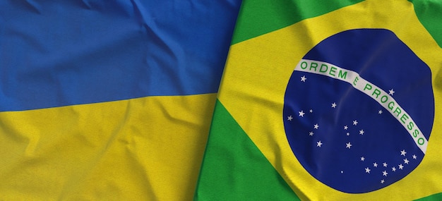 Bandeiras da ucrânia e do brasil bandeiras de linho fecham bandeira feita de lona símbolos nacionais brasileiros ucranianos ilustração 3d