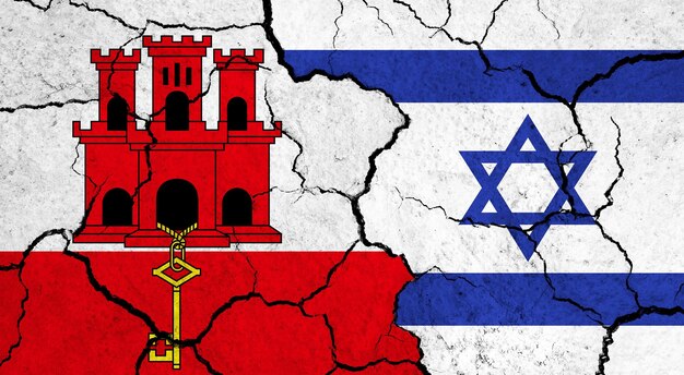 Bandeiras de Gibraltar e Israel no conceito de relacionamento político de superfície rachada