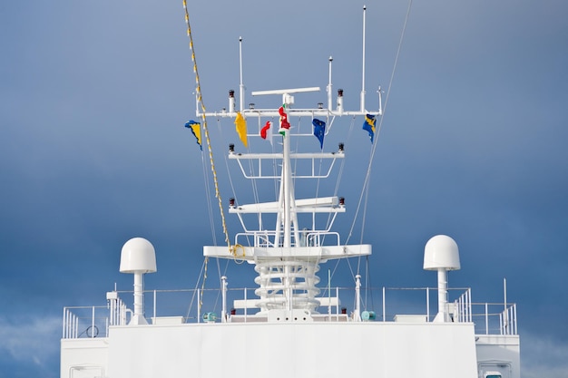 Bandeiras de países europeus na antena de navegação