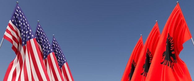 Bandeiras dos Estados Unidos e da Albânia em mastros nas laterais Seis bandeiras em um fundo azul Lugar para texto Estados Unidos da América Tirana ilustração 3D