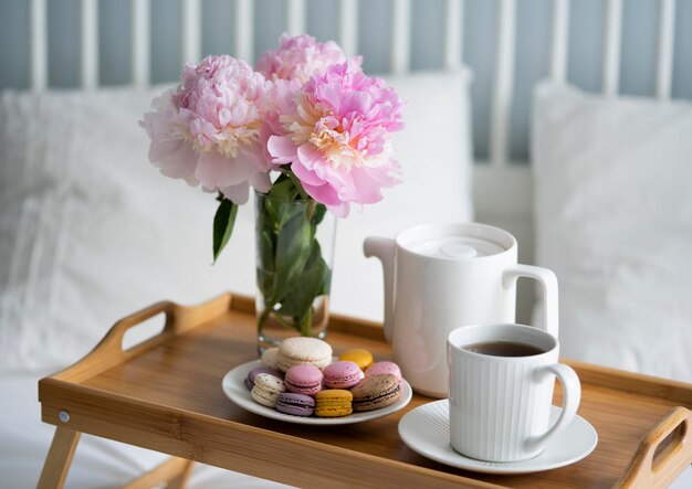 Bandeja com café da manhã na cama