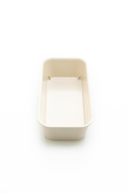 Bandeja de plástico ou caixa de plástico isolada no fundo branco