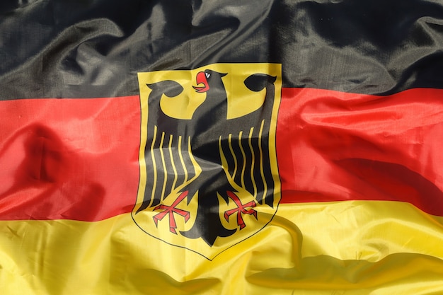 Bandera de Alemania con primer plano de águila