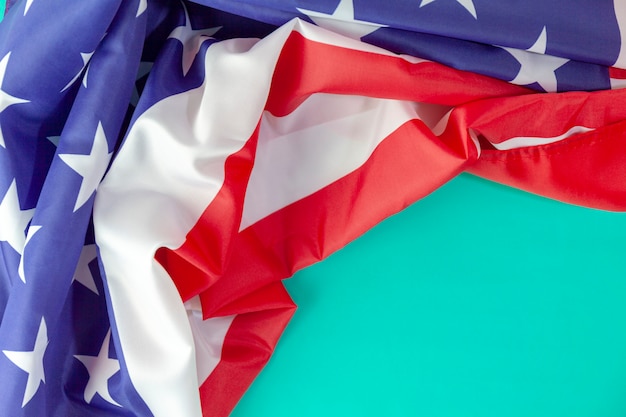 Foto bandera americana en fondo verde con espacio de copia para su texto