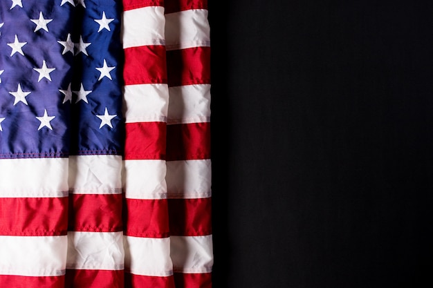 Bandera americana en negro con espacio de copia