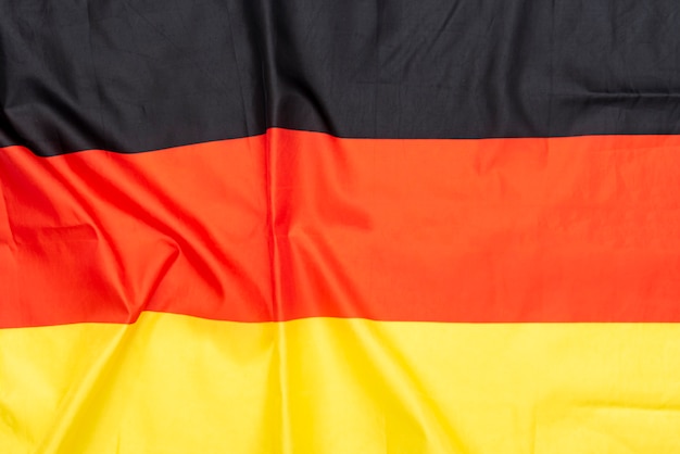 Bandera arrugada de tela natural de Alemania o bandera alemana