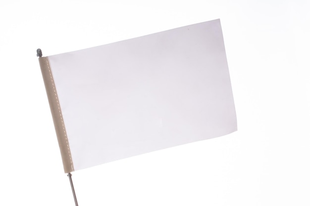 Bandera blanca sobre un fondo blanco en pantalla
