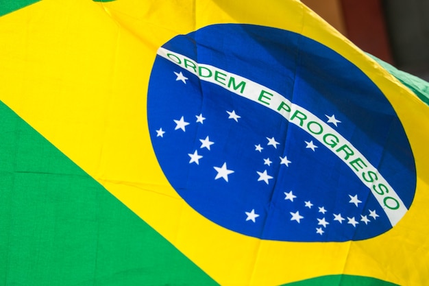 Bandera de Brasil al aire libre en Río de Janeiro, Brasil.