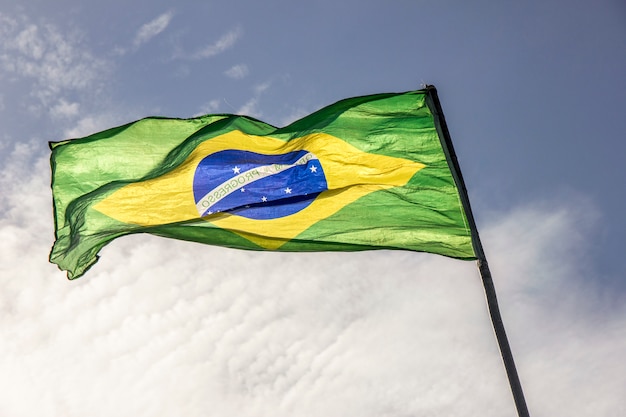 Bandera de brasil al aire libre