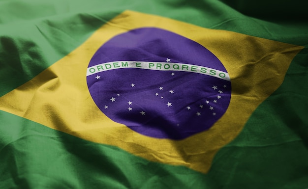 Bandera de Brasil arrugada de cerca