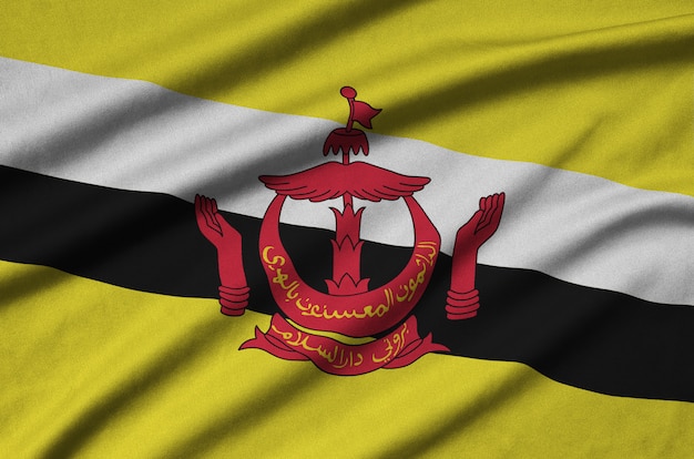 Bandera de Brunei Darussalam con muchos pliegues.