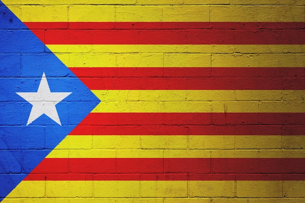 Bandera de Cataluña pintada en una pared.