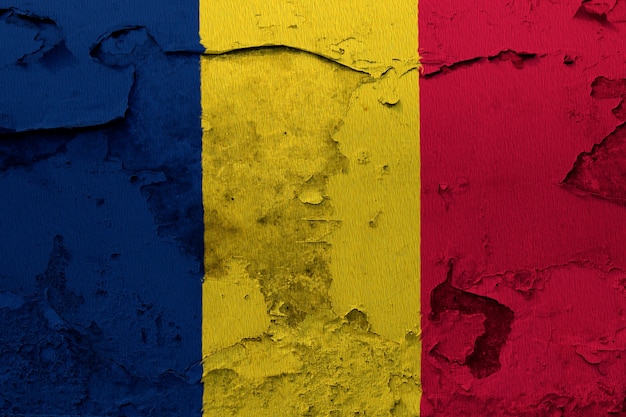 Bandera de Chad pintado en grunge pared agrietada