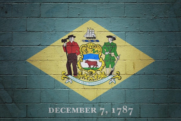 La bandera de Delaware pintada en una pared