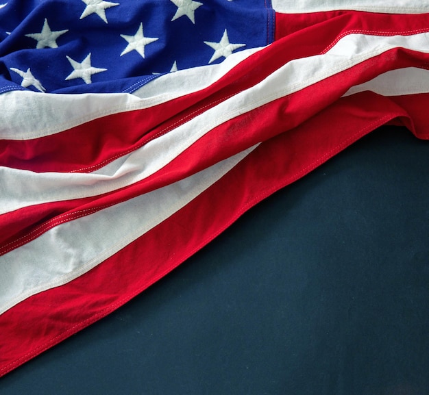 Bandera de EE. UU. Sobre fondo negro espacio de copia Plantilla de vacaciones americana sobrecarga