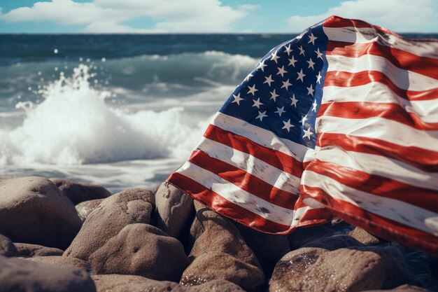Bandera de los Estados Unidos en una costa rocosa
