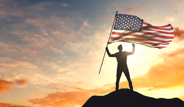 Bandera de Estados Unidos ondeada por un hombre que celebra el éxito en la cima de una montaña 3D Rendering