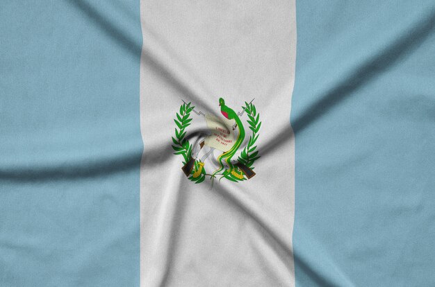 Bandera de Guatemala con muchos pliegues.