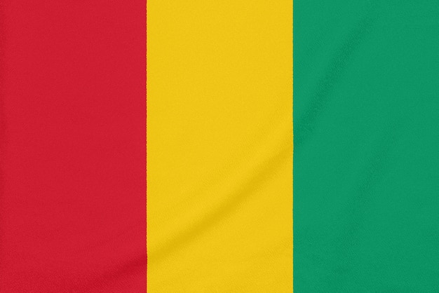 Bandera de Guinea sobre tela con textura.