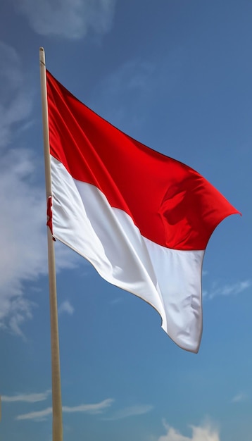 Foto la bandera de indonesia ondeando en el cielo generativo ai