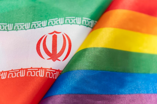 Bandera iraní y bandera de la comunidad LGBT El problema de los derechos de las minorías sexuales en el país Protección y violación de los derechos humanos Relaciones no tradicionales y concepto político