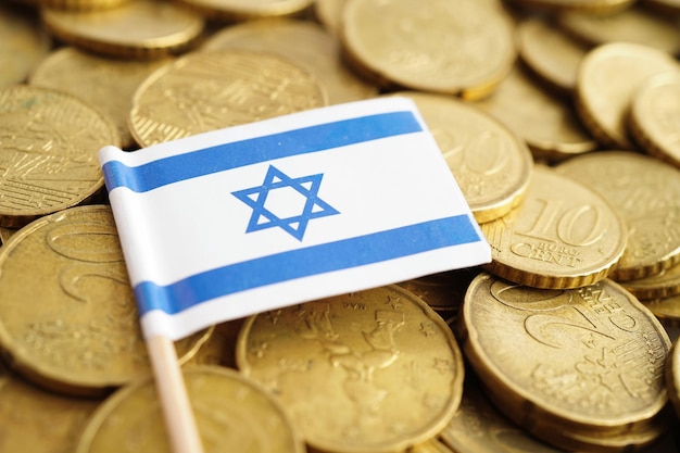 Bandera de Israel en las monedas fondo finanzas y contabilidad concepto bancario