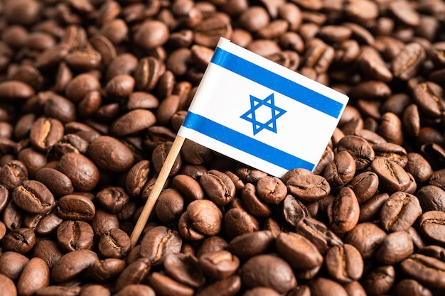 Bandera de Israel sobre el concepto de comercio en línea del comercio de importación y exportación de granos de café