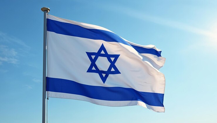 La bandera israelí levantada representa la paz y la esperanza de armonía entre las diferentes naciones