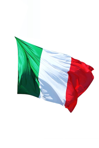 Bandera de Italia ondeando sobre un fondo blanco.