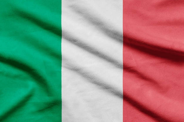 Bandera de Italia sobre tela ondulada.