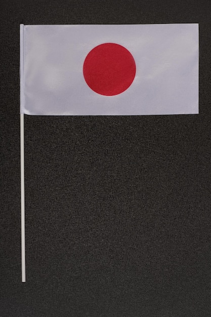 Bandera de Japón sobre fondo negro Símbolos nacionales del país del sol naciente