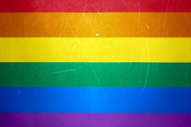 Foto bandera lgbtq texturizada, adecuada para artículos sobre desigualdad sexual y los derechos de la comunidad lgbt. copie el espacio.
