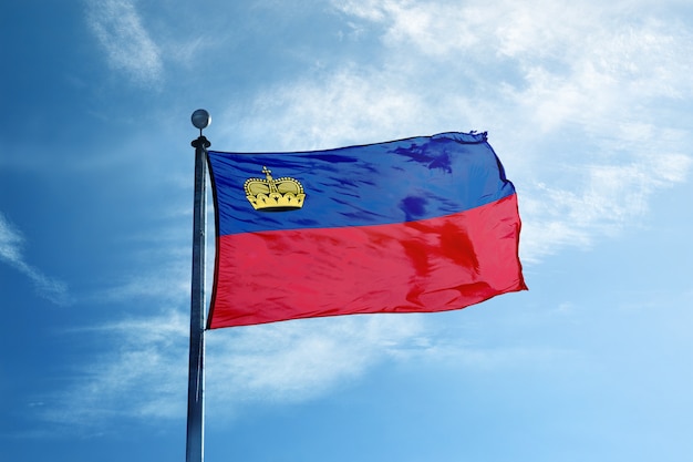 Bandera de Liechtenstein en el mástil