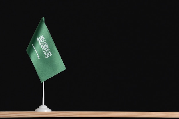 Bandera de mesa nacional de Arabia Saudita en negro