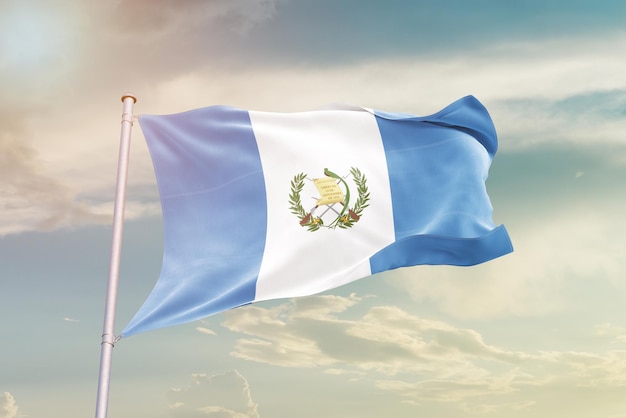 La bandera nacional de Guatemala agitando