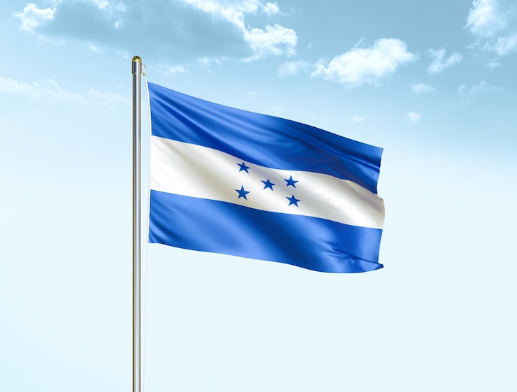 Foto bandera nacional de honduras ondeando en el cielo azul con nubes bandera de honduras ilustración 3d