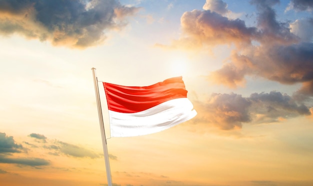 Foto la bandera nacional de indonesia ondeando en el cielo