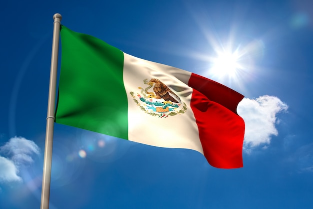 Bandera nacional de México en asta de bandera