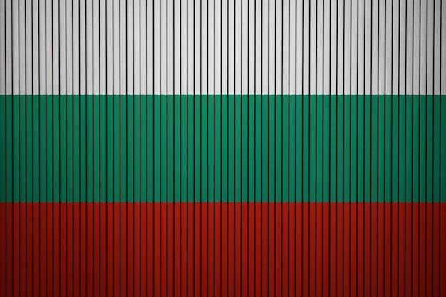 Bandera nacional pintada de Bulgaria en un muro de hormigón