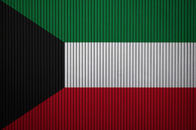 Bandera nacional pintada de Kuwait en un muro de hormigón