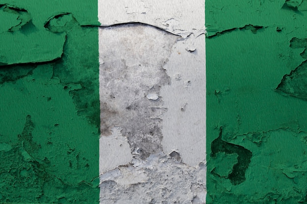 Bandera nacional pintada de Nigeria en un muro de hormigón