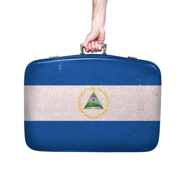 Bandera de Nicaragua en una maleta de cuero vintage